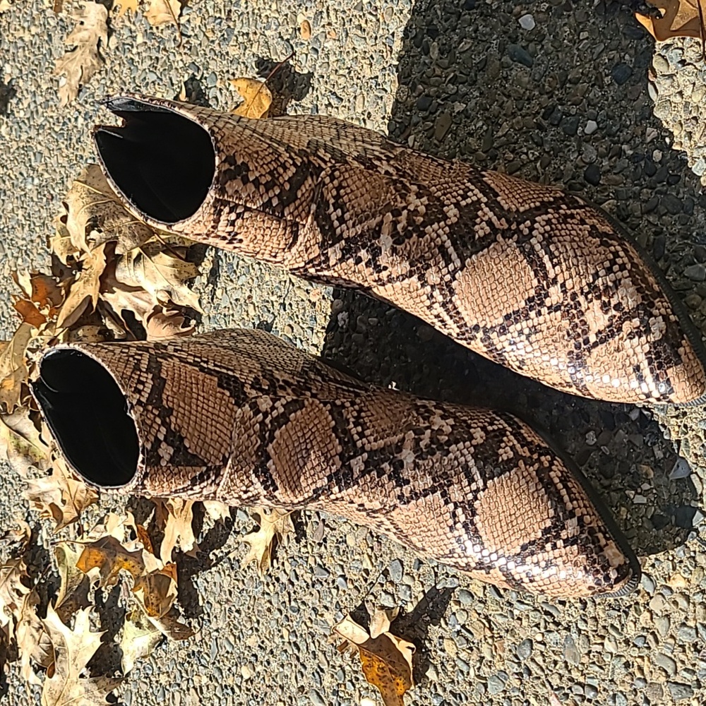 Snake skin (imitation) Booties sz6